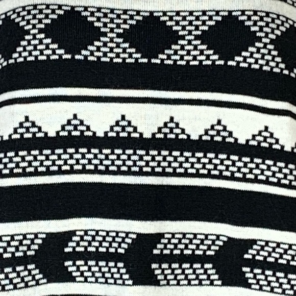 Jack by BB Dakota Cyndi Jacquard Oversized Modern Geometric Poncho - Size Med - Picture 12 of 15